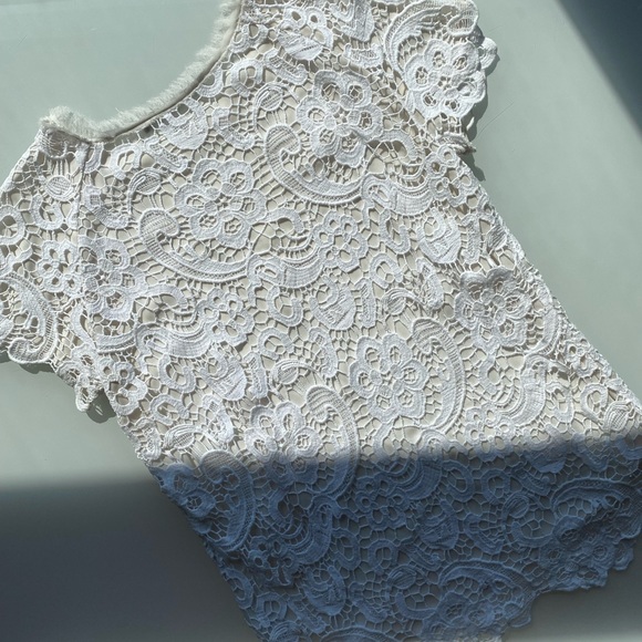 Bundle of 2 lace tops - Picture 9 of 9